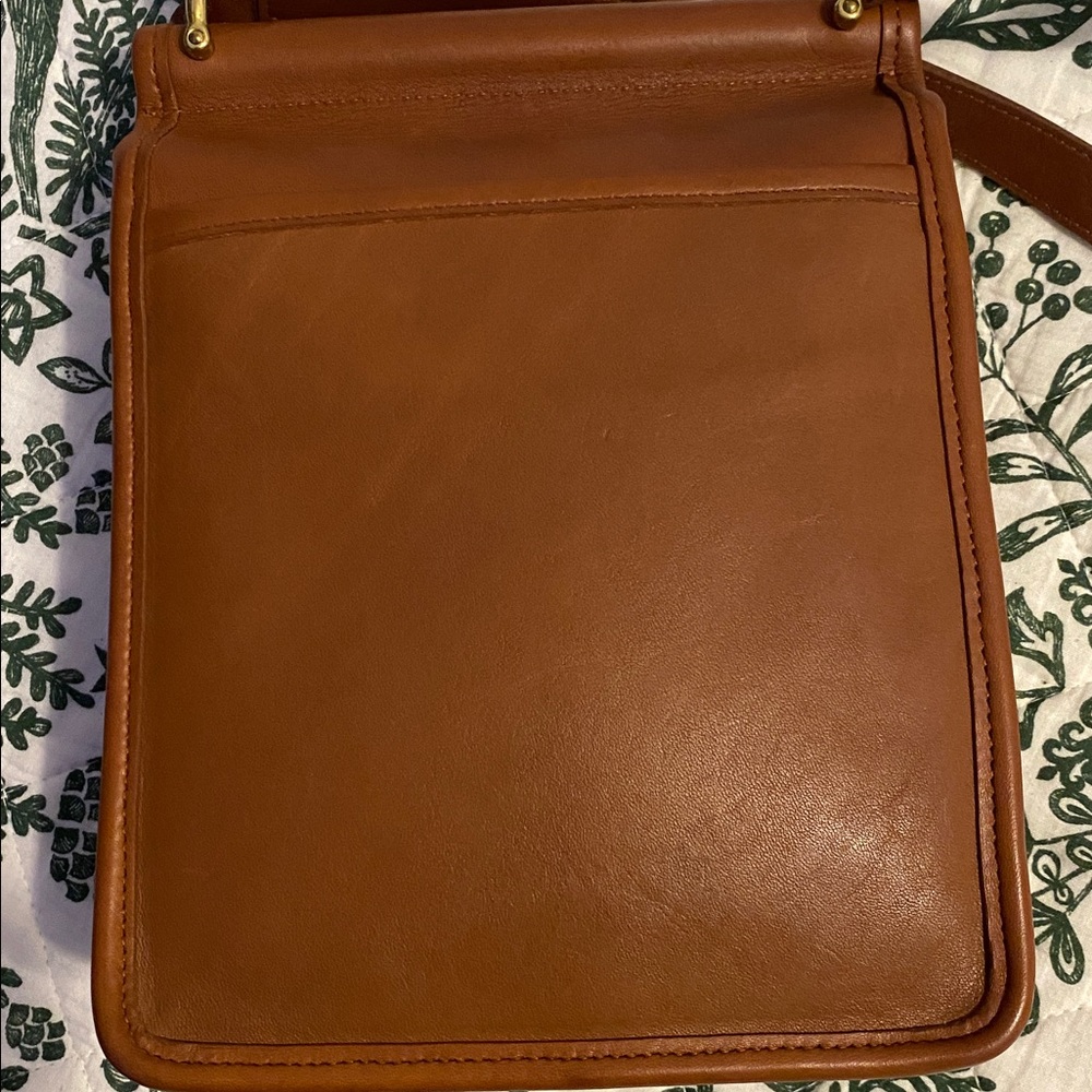 Coach Vintage Brown Leather Crossbody Bag, pre owned.  See pictures - Picture 3 of 11